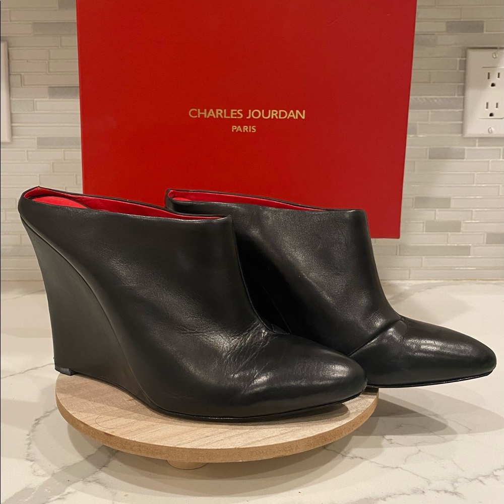 CHARLES JOURDAN.   ALMA WEDGE POINT.  BLACK LEATHER  SIZE 10